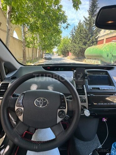 Toyota Prius-5