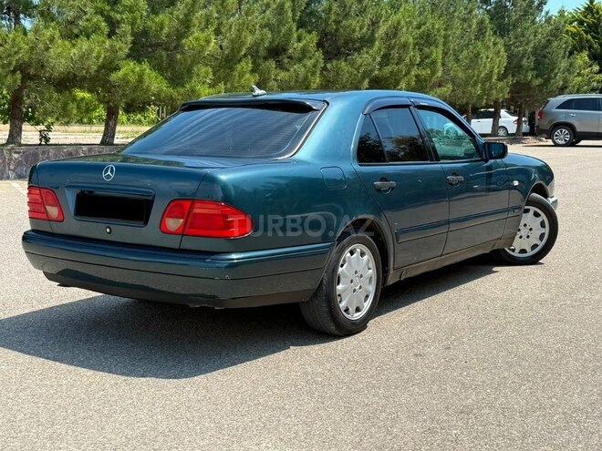 Mercedes E 240-7