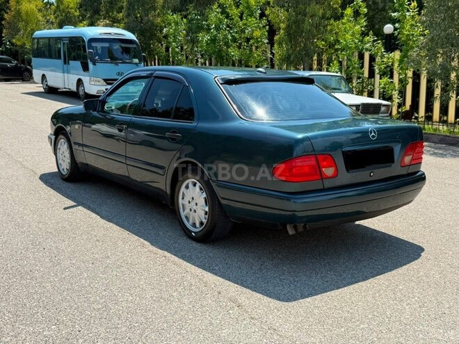 Mercedes E 240-5