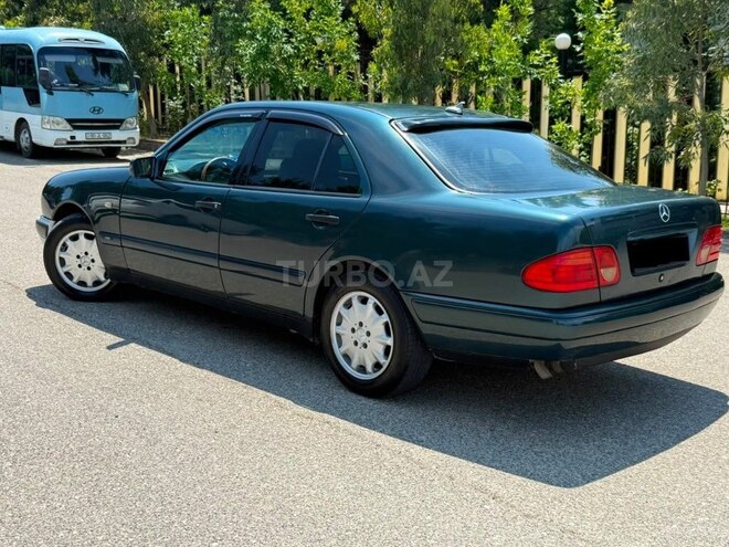 Mercedes E 240-8