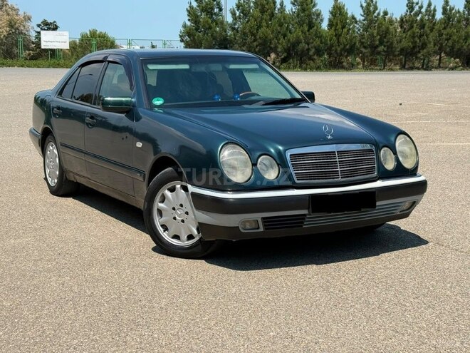Mercedes E 240-1