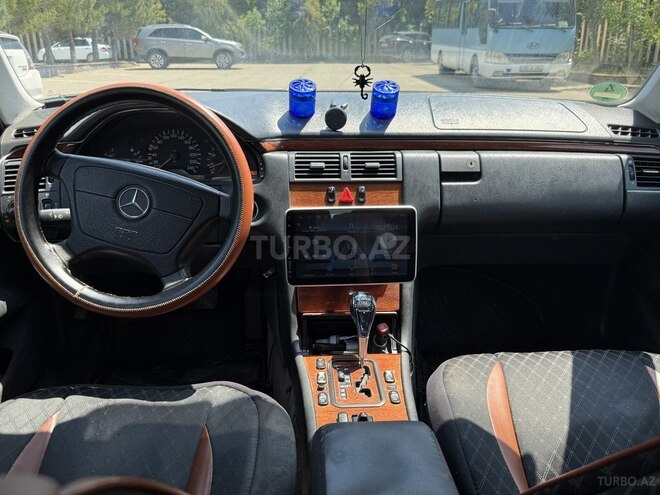 Mercedes E 240-10