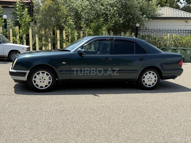 Mercedes E 240-12