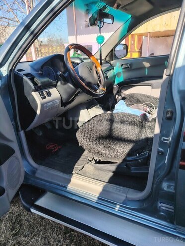Mitsubishi L200-9
