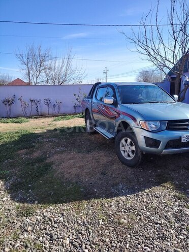 Mitsubishi L200-12