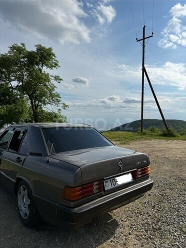 Mercedes 190-5