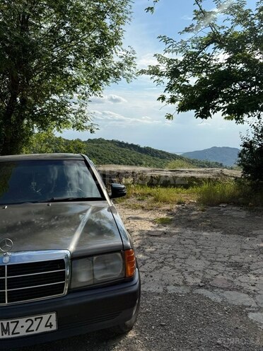 Mercedes 190-9