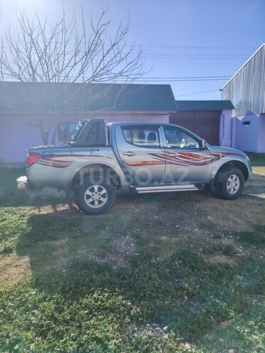 Mitsubishi L200-6