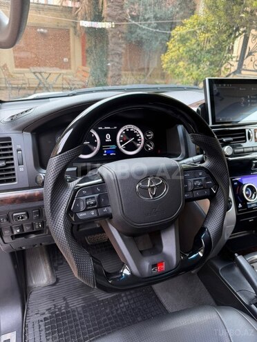 Toyota Land Cruiser-9
