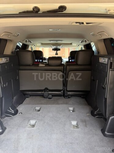 Toyota Land Cruiser-7