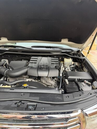 Toyota Land Cruiser-6