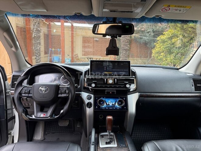 Toyota Land Cruiser-10