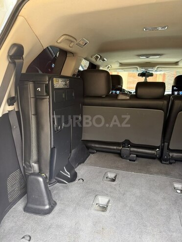 Toyota Land Cruiser-12