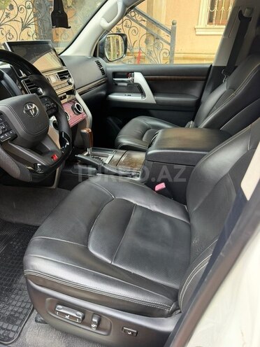 Toyota Land Cruiser-16