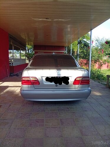 Mercedes E 240-3