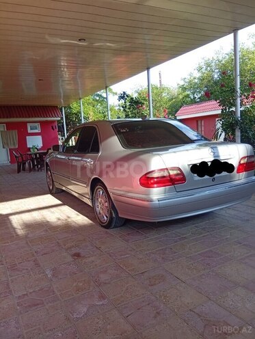 Mercedes E 240-4