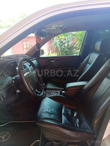 Mercedes E 240-6