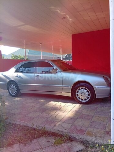 Mercedes E 240-19