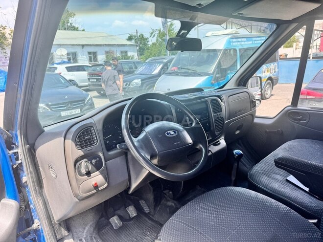 Ford Transit-4