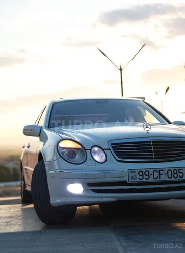 Mercedes E 240-3