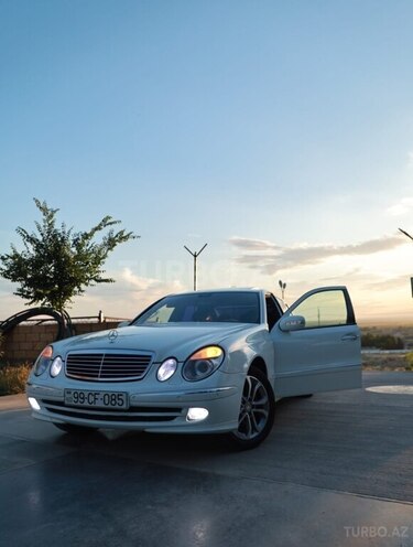 Mercedes E 240-4
