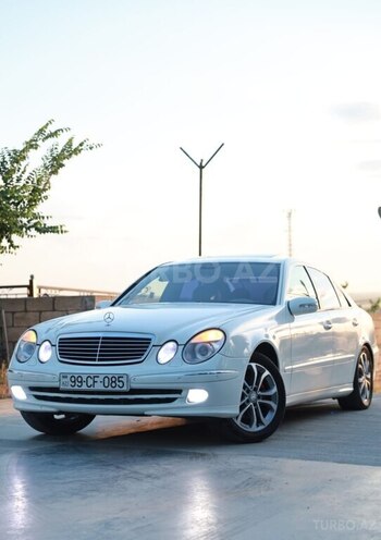 Mercedes E 240-1