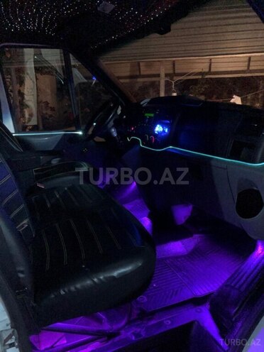 Ford Transit-12