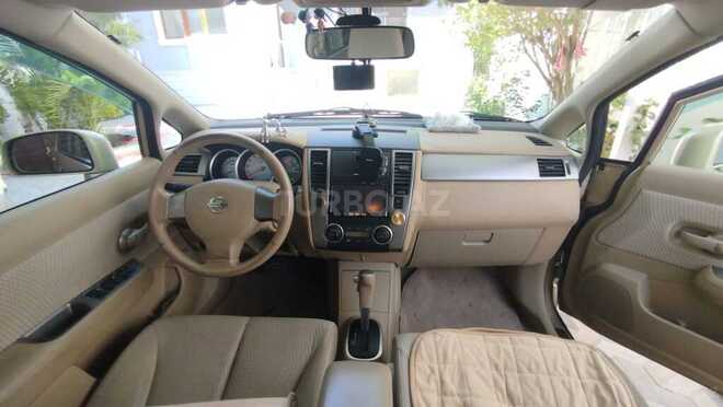 Nissan Tiida-10