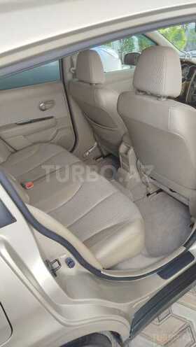 Nissan Tiida-9