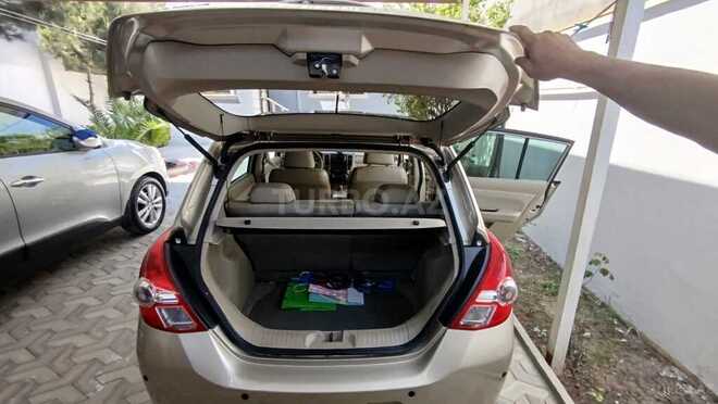 Nissan Tiida-5