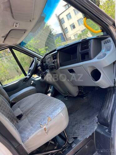 Ford Transit-8