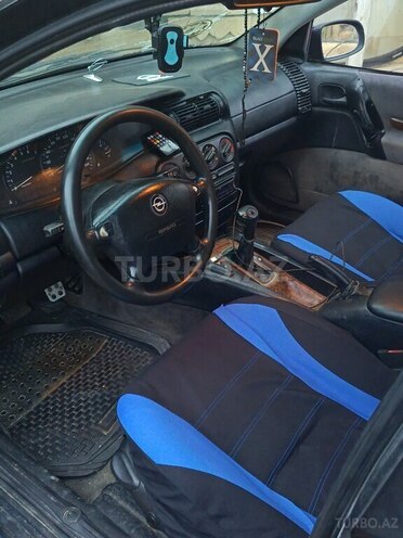 Opel Omega-4