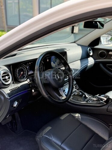 Mercedes E 220 d-7