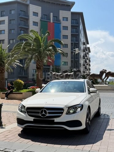 Mercedes E 220 d-2