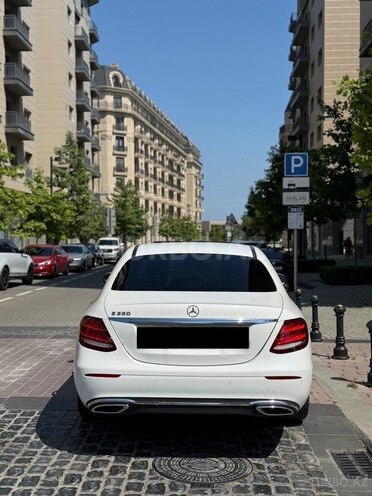 Mercedes E 220 d-4
