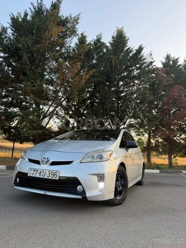 Toyota Prius-4