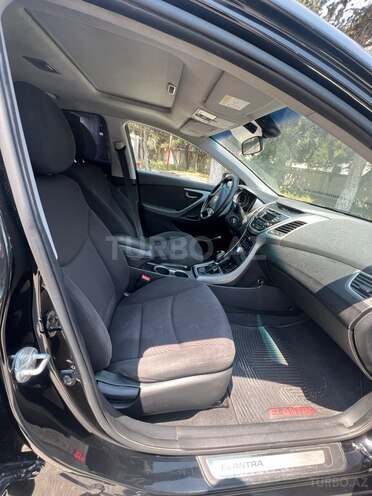 Hyundai Elantra-7