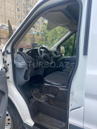 Ford Transit-8