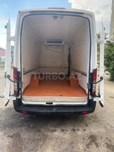 Ford Transit-6