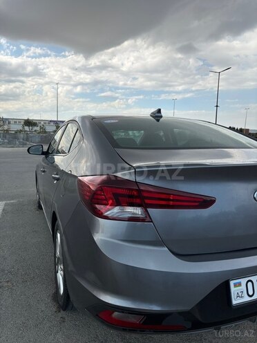 Hyundai Elantra-6