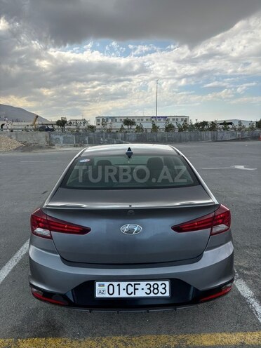 Hyundai Elantra-4