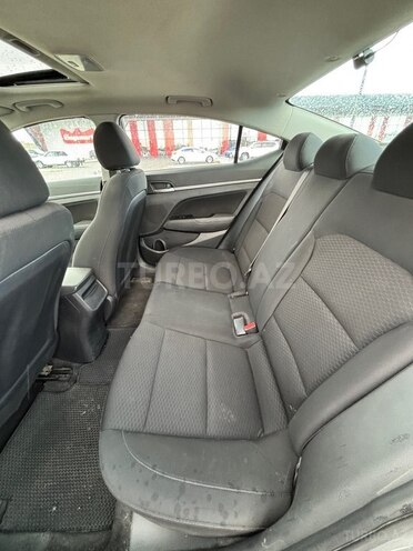 Hyundai Elantra-15