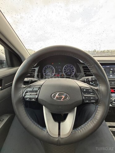Hyundai Elantra-9