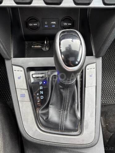 Hyundai Elantra-12