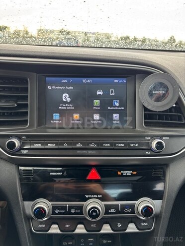 Hyundai Elantra-13