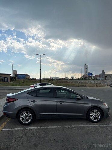 Hyundai Elantra-8