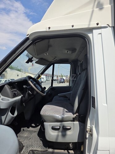 Ford Transit-8