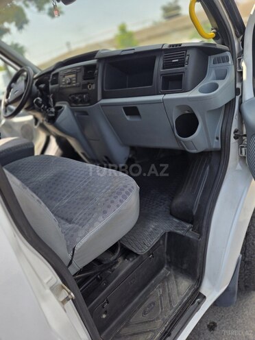 Ford Transit-5
