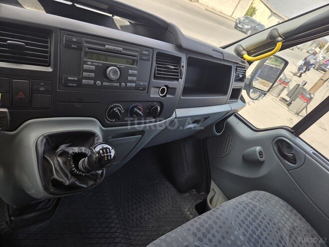 Ford Transit-6
