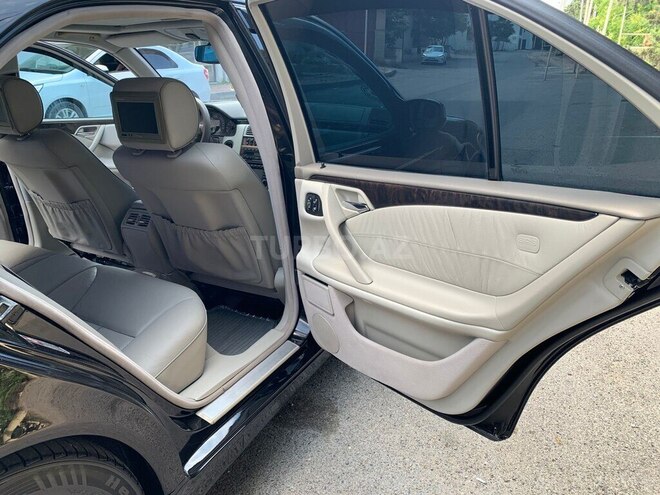 Mercedes E 240-16